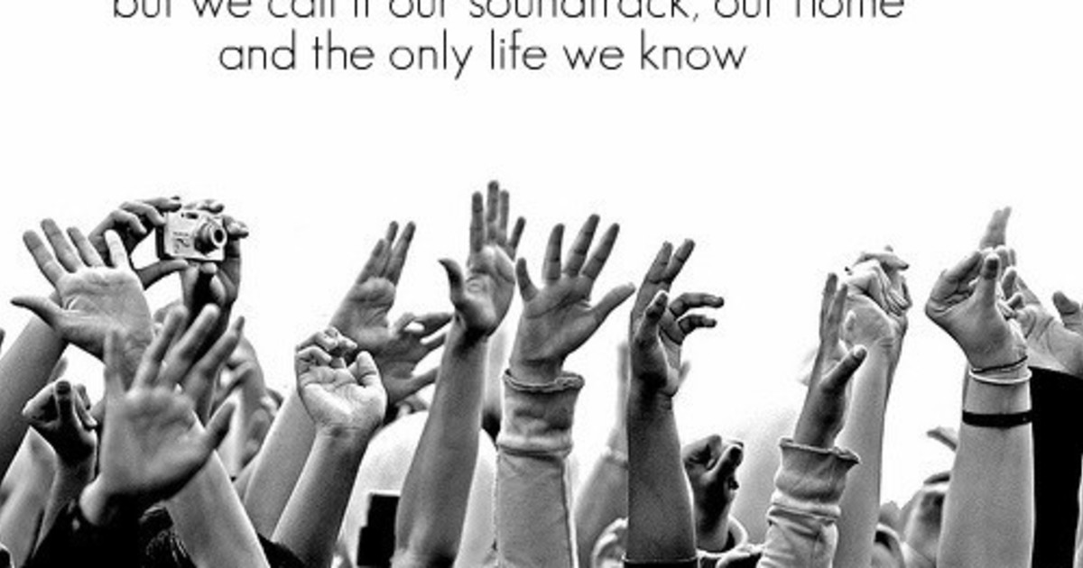 Our is not the only life. Поднятая рука. Толпа с поднятыми руками. Толпа тянет руки. Руки на концерте толпа.