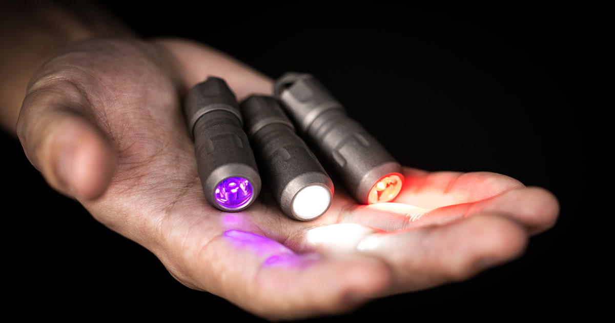 HUNT MINI: Rechargeable Multi-Function Flashlight