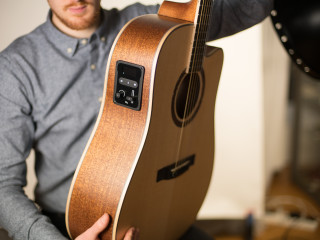 The World's First Smart Acoustic Guitar 