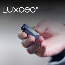 Luxceo M8:Wireless Stereo Mic 2-in-1 Charging Case