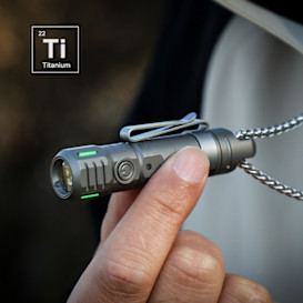 TwiLite:Titanium Magnetic Quick Release Flashlight