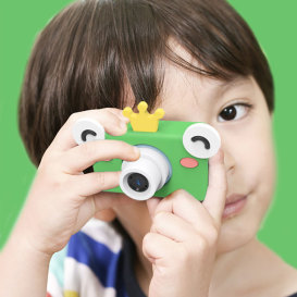 My Little Photographer’s First Camera by GeekPapa