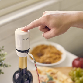 Vinaera Travel: The Smallest Electric Wine Aerator
