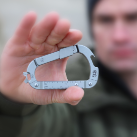 OCTO: Titanium 18-in-1 Carabiner w. Window Breaker