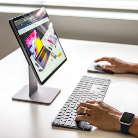 MagFlött: iPad Magnetic Stand and 6' Curved USB C
