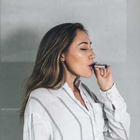 b: A Sleek Breathing Tool Designed for Mindfulness