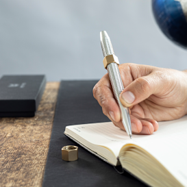 MetMo Pen: A dual threaded pen for curious minds