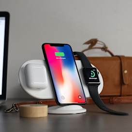 Plux: Charge Your New Apple Devices Simultaneously