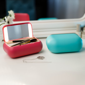 ShellWell: Cosmetic and travel case with powerbank