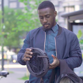 Cyclo: packable helmet made with recycled plastic