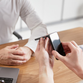 VORMOR: First Detachable Dual-Screen Translator