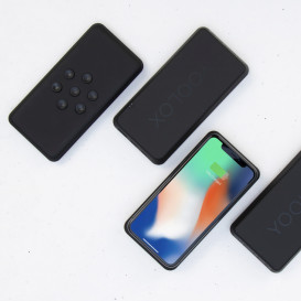 YOOLOX Wireless PowerBank that sticks to the Phone