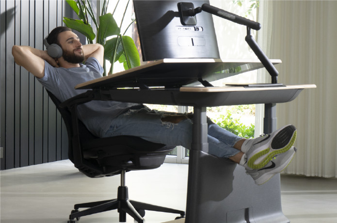 UPON: World's 1st e-Desk With 3 Axis Adjustment