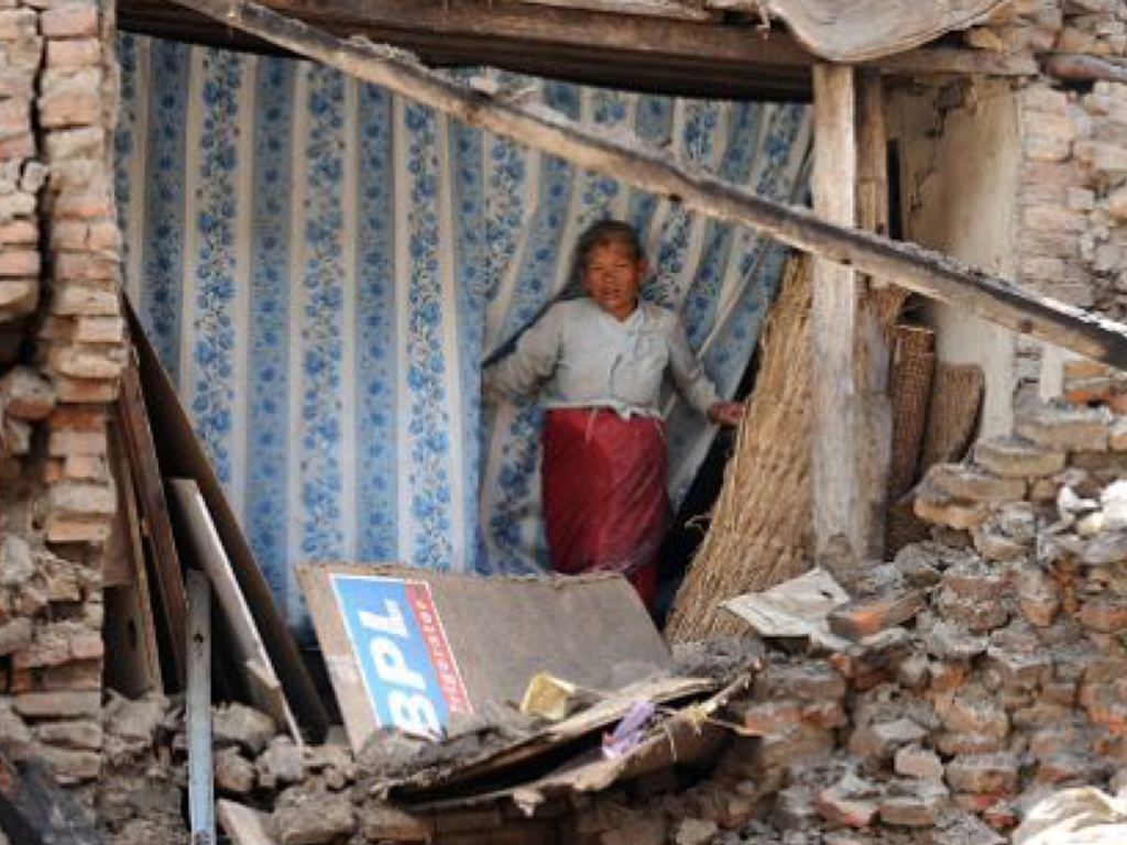 Внутри землетрясения. Землетрясение в Гималаях. Землетрясение внутри дома. Землетрясение в Непале 2015. Квартира после землетрясения.