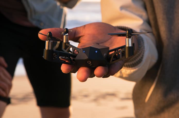Amazon.co.jp: KUDRONE NANO DRONE 小型セルフィードローン 自動
