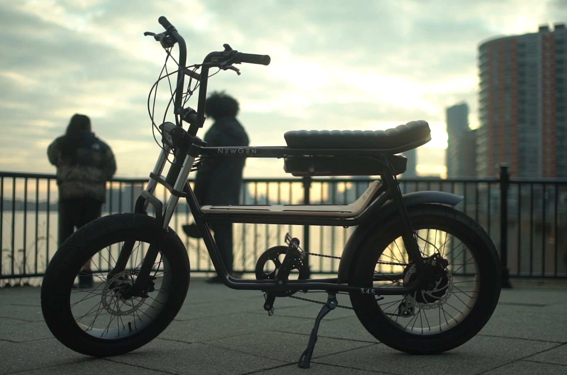 Newgen bikes top