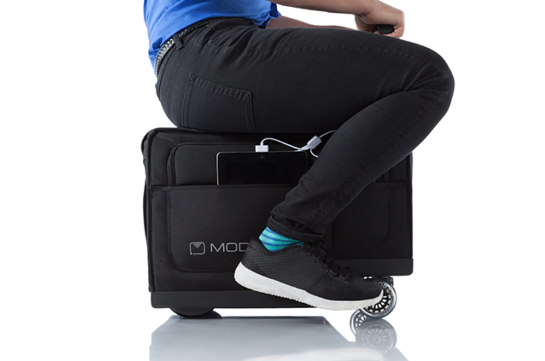 Motorized hot sale luggage bag