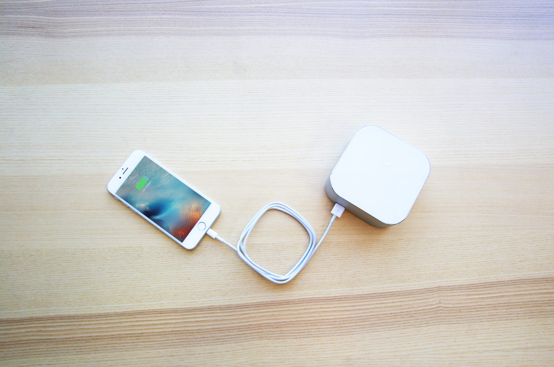 Amber apple watch new arrivals charging case