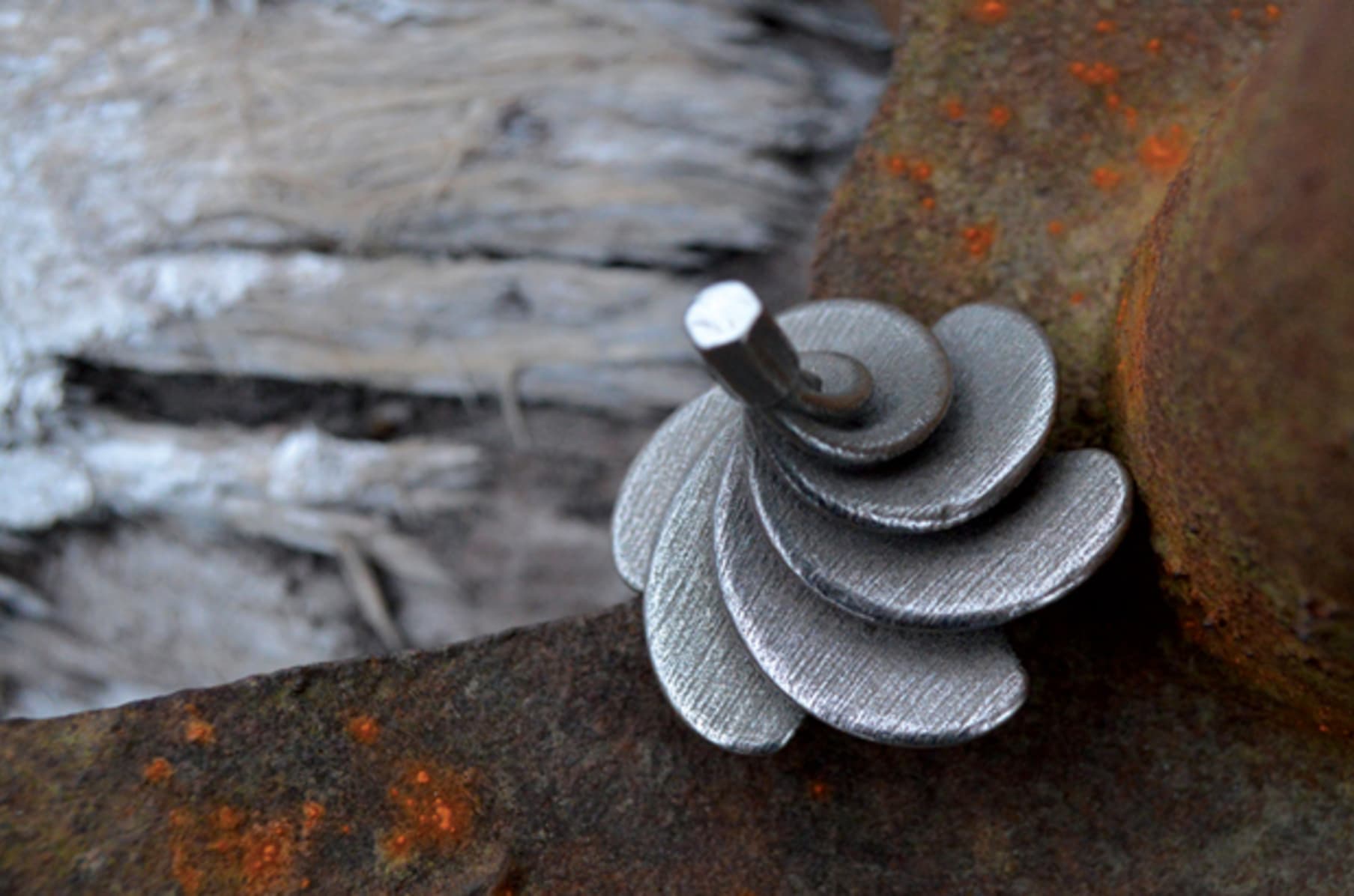 The zephyr spinning hotsell top