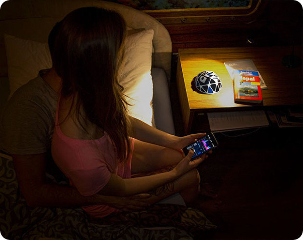 Conheça "StarSailor" projetor que leva imagens de planetário para seu quarto e ainda exibe filmes