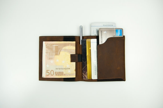 Aki The Best Minimalist Bifold Slim Wallet Indiegogo