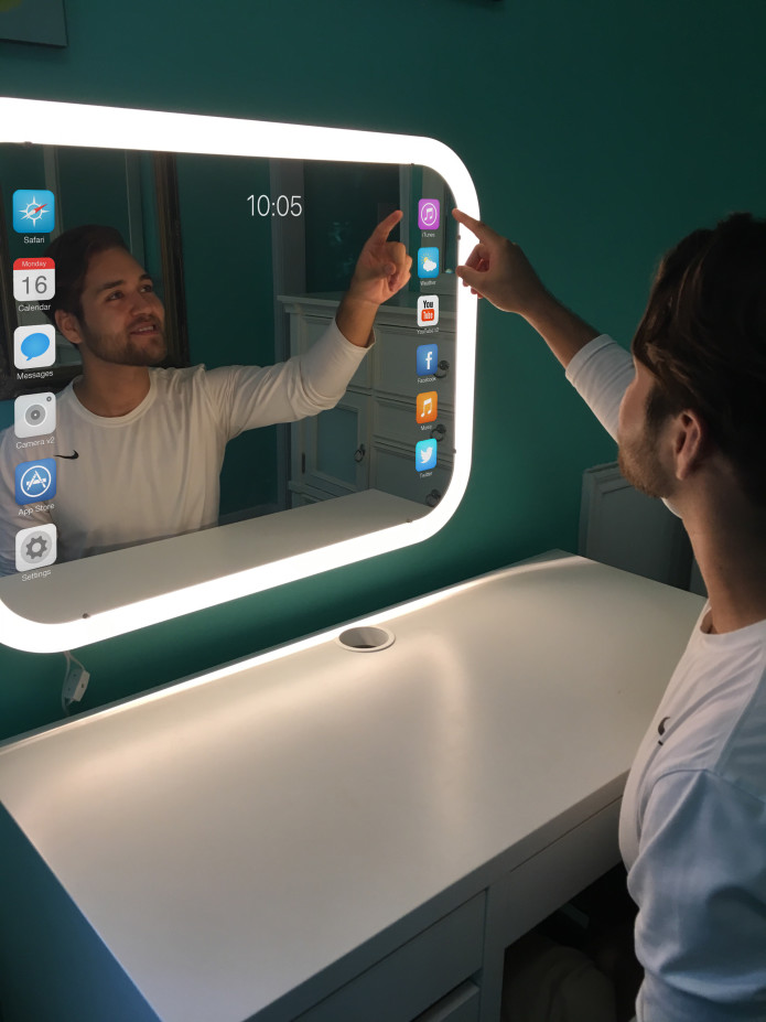 Бесплатный ai mirror. Зеркало будущего. Цифровое зеркало. Умное зеркало будущего. Умное зеркало в будущем.