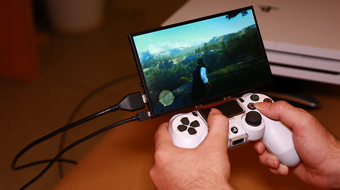 TOPO Gamepad Mountable Screen: Play Anywhere | Indiegogo