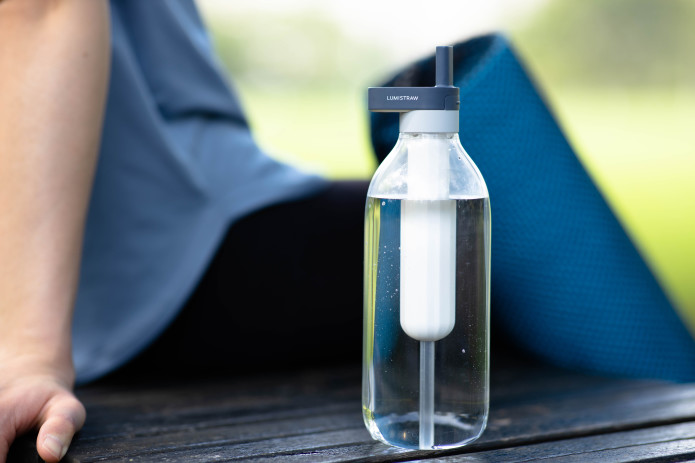 Lumistraw water-purifying bottle with a reusable straw gives you instantly clean  water » Gadget Flow