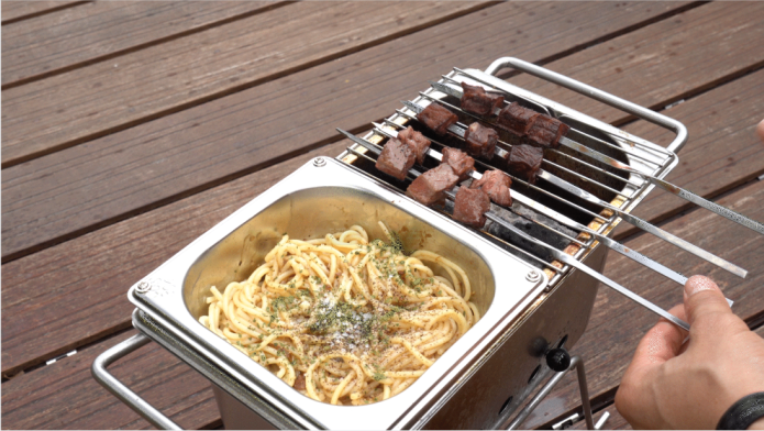 Wok of chicken, noodles and vegetables on the BBQ – Barbecook