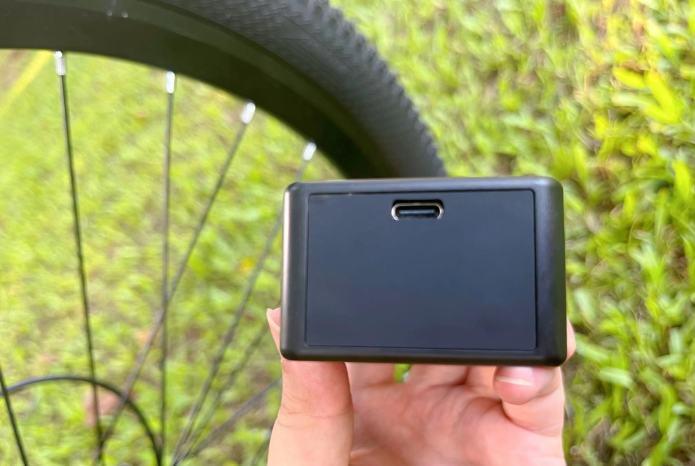 La mini pompe à vélo électrique et portable EausAir (8 bars) vient de  dépasser les 23 000 € sur Indiegogo - NeozOne